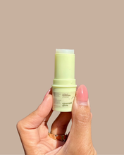 Load image into Gallery viewer, Retinol + Hyaluronic Acid Lip Treatment